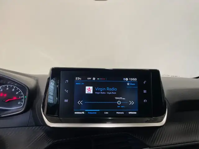 Peugeot 208 view 12