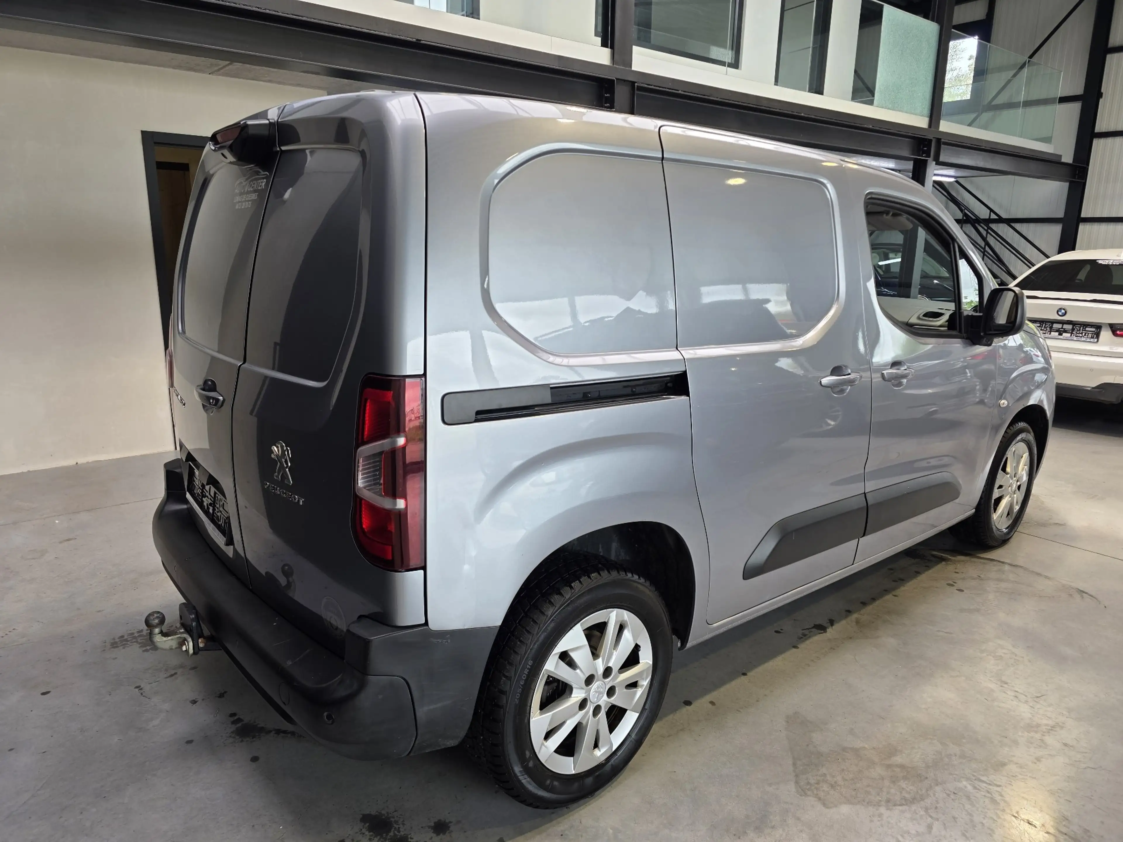 Peugeot Partner 1.5 BlueHDi BOITE AUTO // 3 PLACES / GARANTIE 1AN — photo 4