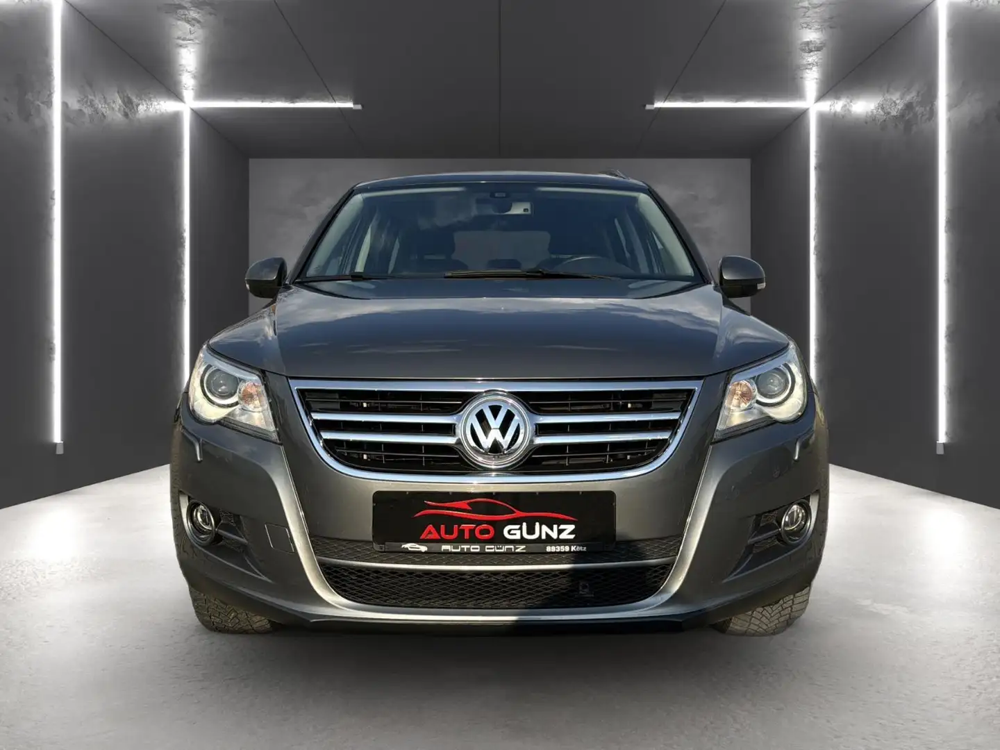 Volkswagen Tiguan 2.0 DSG Sport & Style 4Motion*Navi-Xenon* Grau - 2