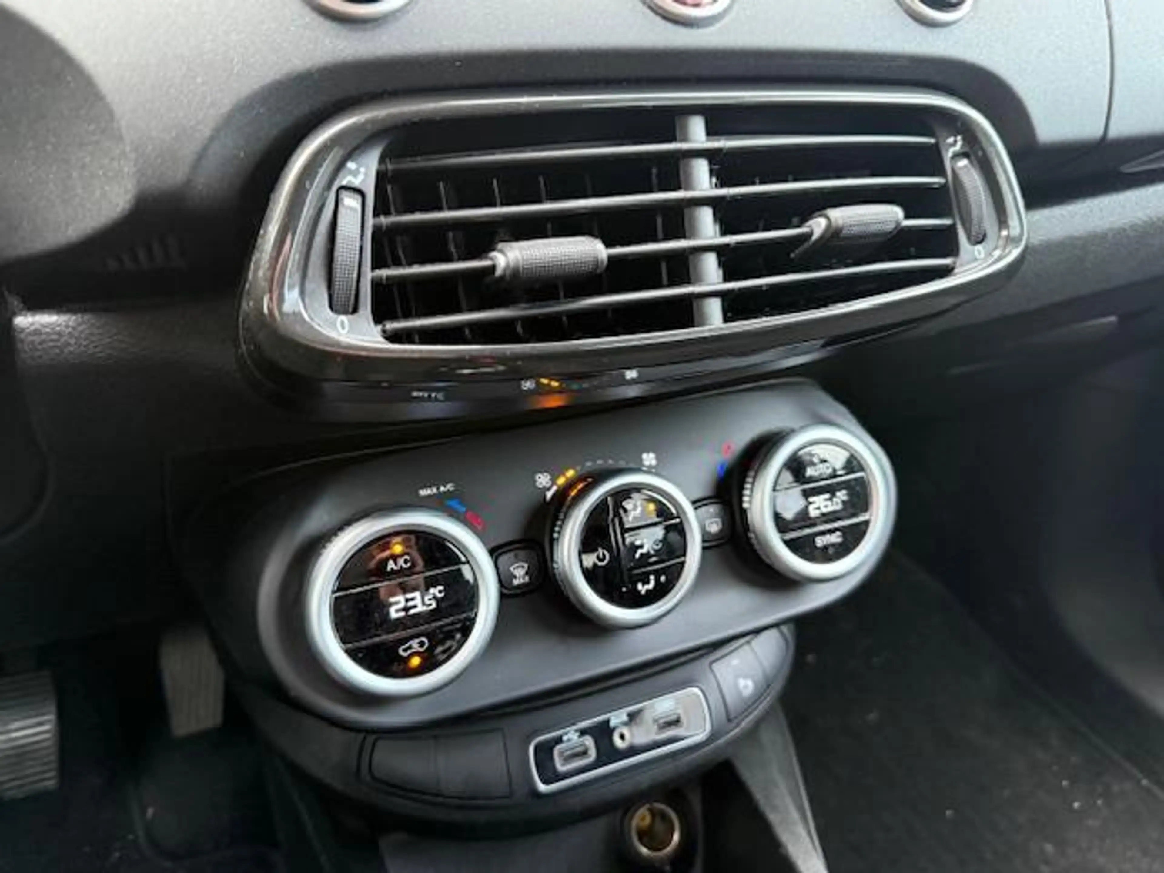 Fiat 500X 1.0 GSE 120th Ed. *carplay *cruise *climate *18” — photo 25