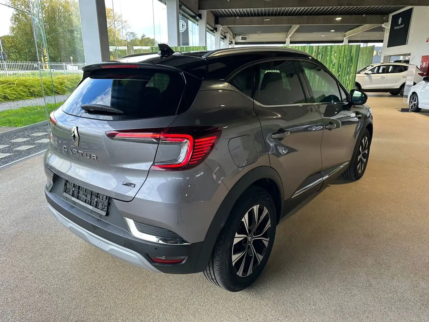 Renault Captur E-Tech Full Hybrid Automaat 1.6 Techno Grau - 2