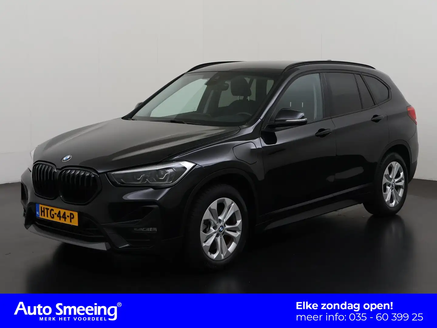 BMW X1 xDrive25e Executive | Leder | Camera | Head-up | W Zwart - 1