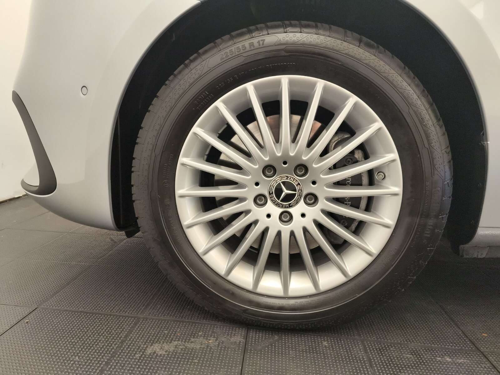 Mercedes-Benz V 220