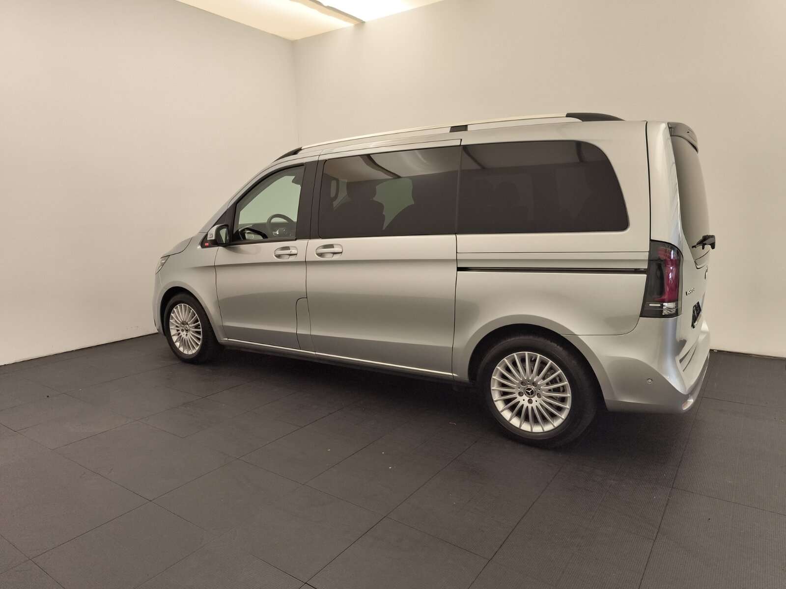 Mercedes-Benz V 220