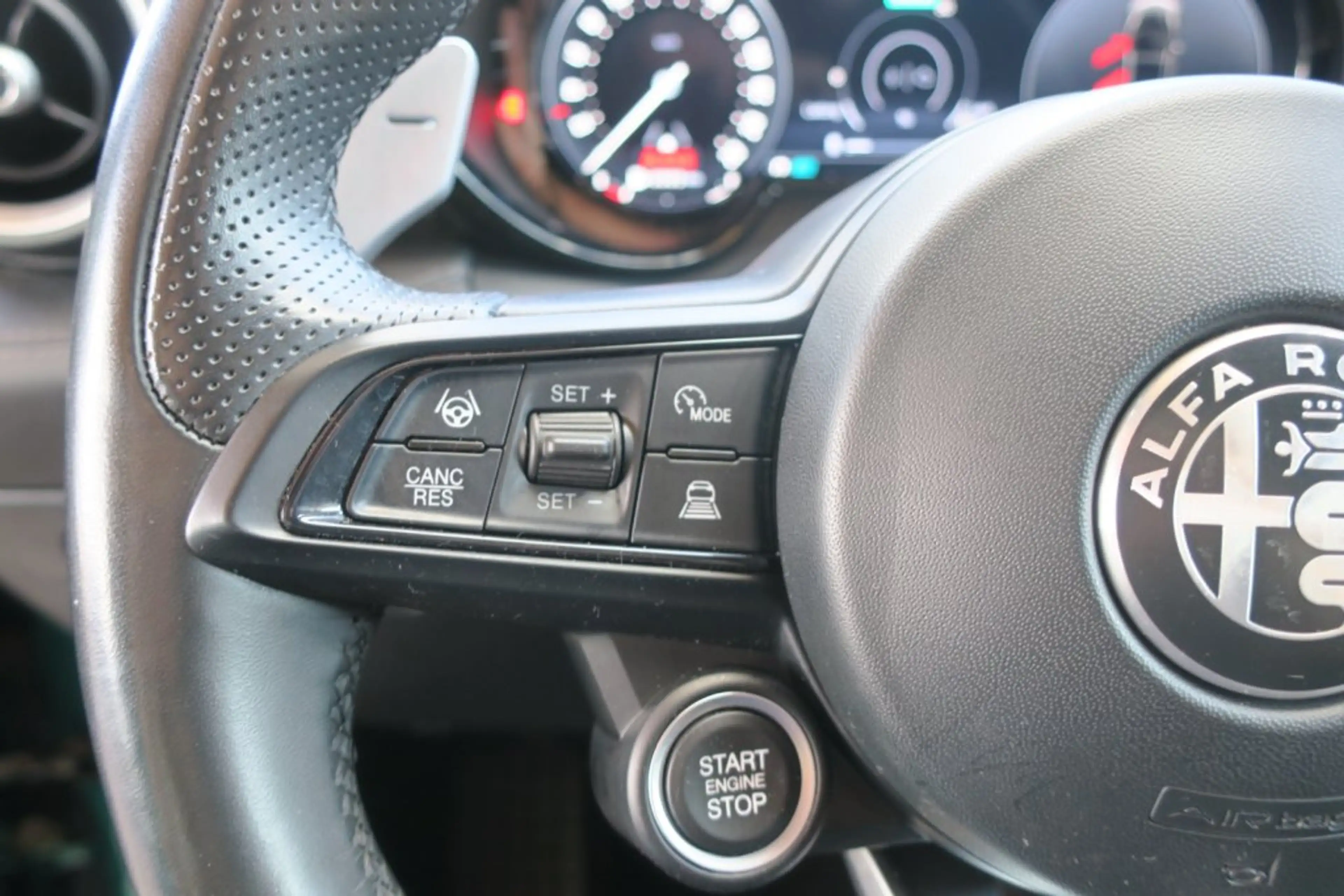 Alfa Romeo Tonale Alfa Tonale AV1 Werksgarantie bis 02.2028 — photo 12