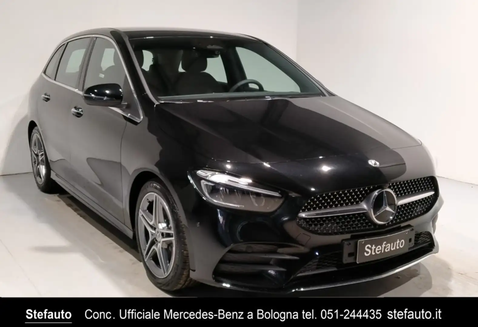 Mercedes-Benz B 180 Automatic Premium AMG Line Schwarz - 1