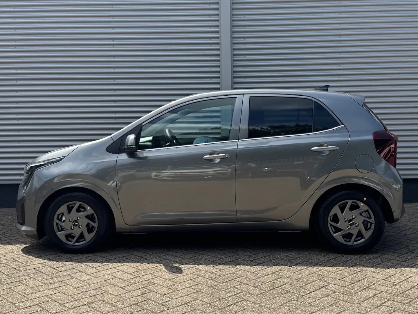 Kia Picanto 1.0 DPi 63pk 4-zits AMT DynamicPlusLine | Navigati Grijs - 2