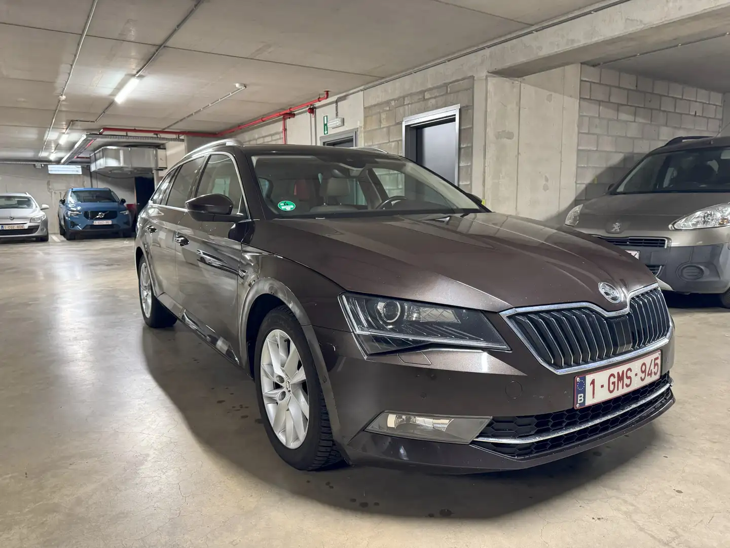 Skoda Superb Superb Combi 2.0 TDI DSG Style Brun - 1