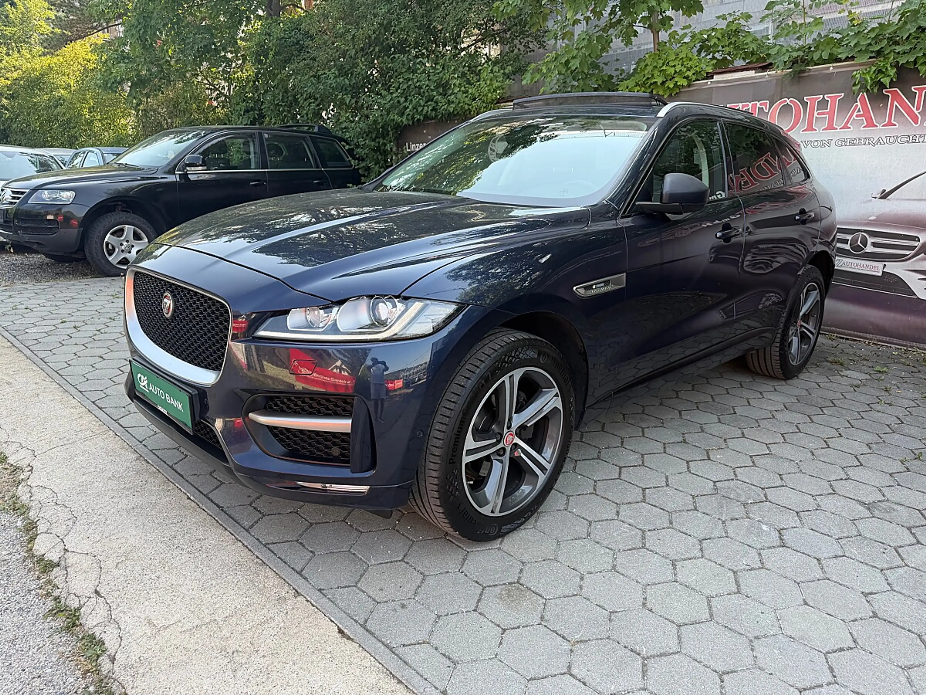 Jaguar F-Pace 20d AWD R-Sport Aut. — photo 11