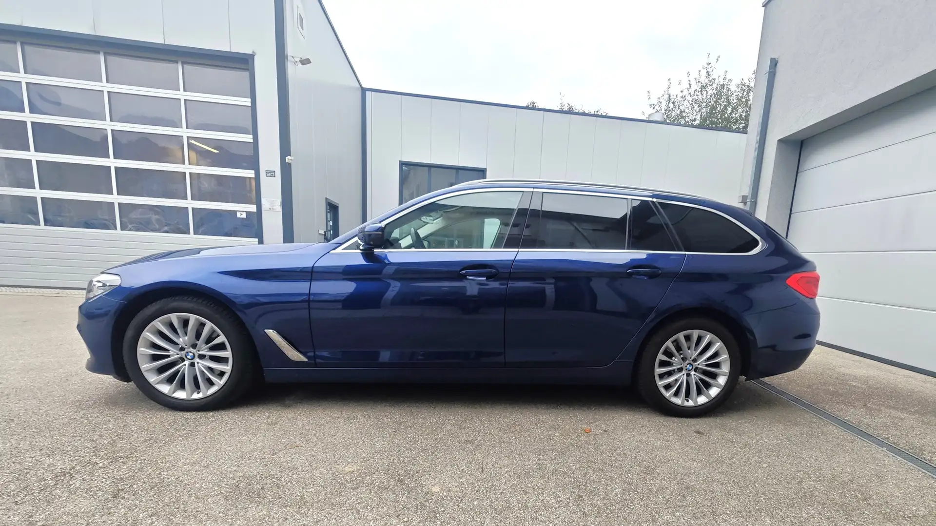 BMW 520 d xDrive Luxury Line, Erstbesitz, NP € 70.288,- Blau - 2