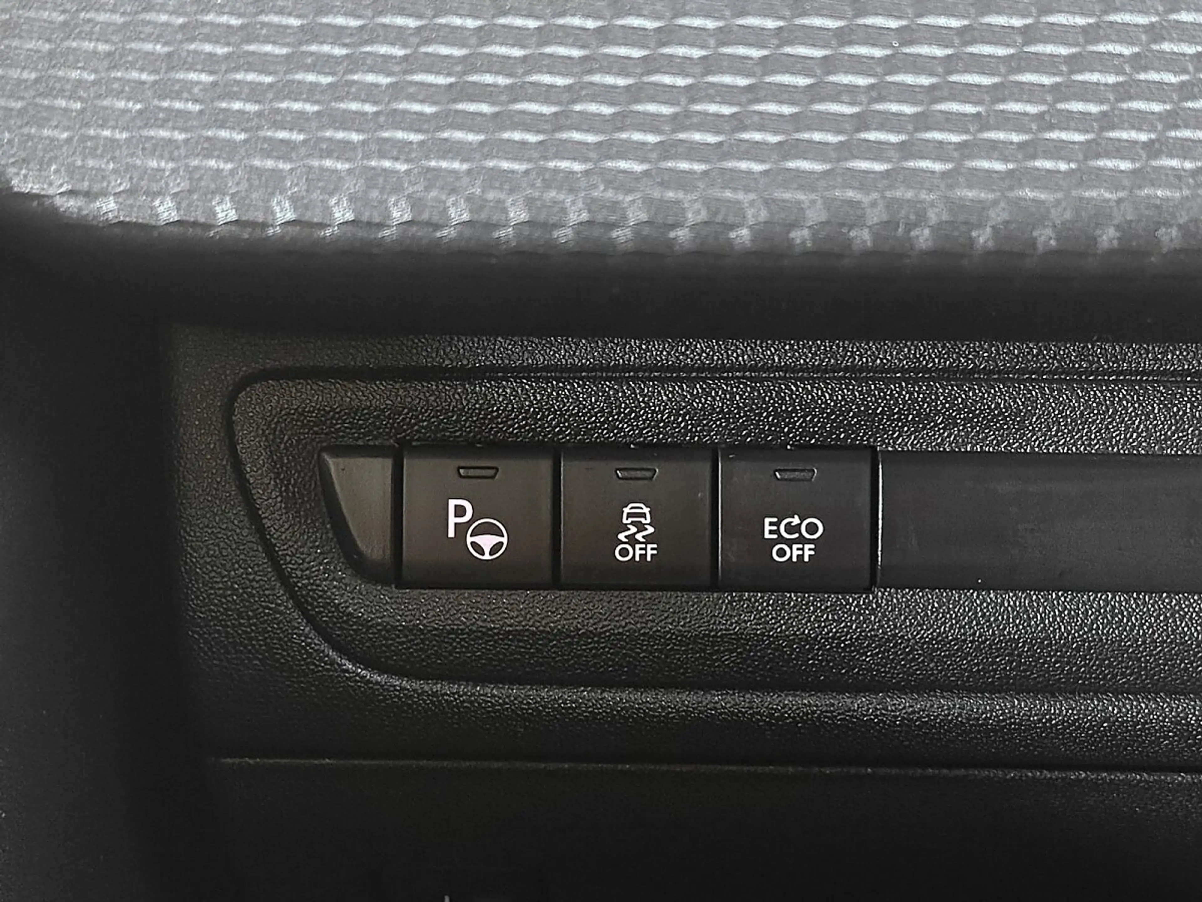 Peugeot 2008 1,2 PureTech 110 S&S Allure | PICKERL BIS 03/20... — photo 12