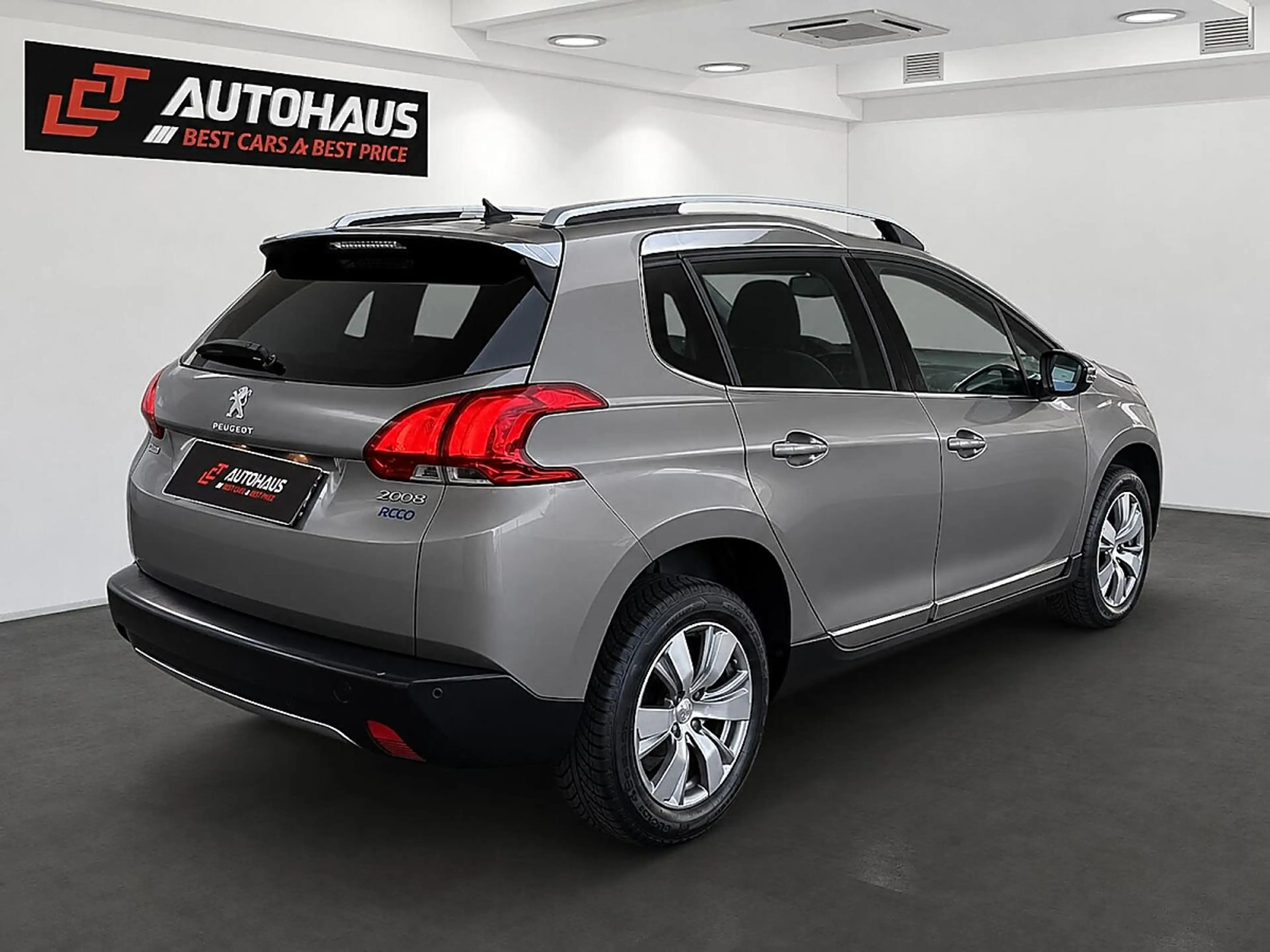 Peugeot 2008 1,2 PureTech 110 S&S Allure | PICKERL BIS 03/20... — photo 6