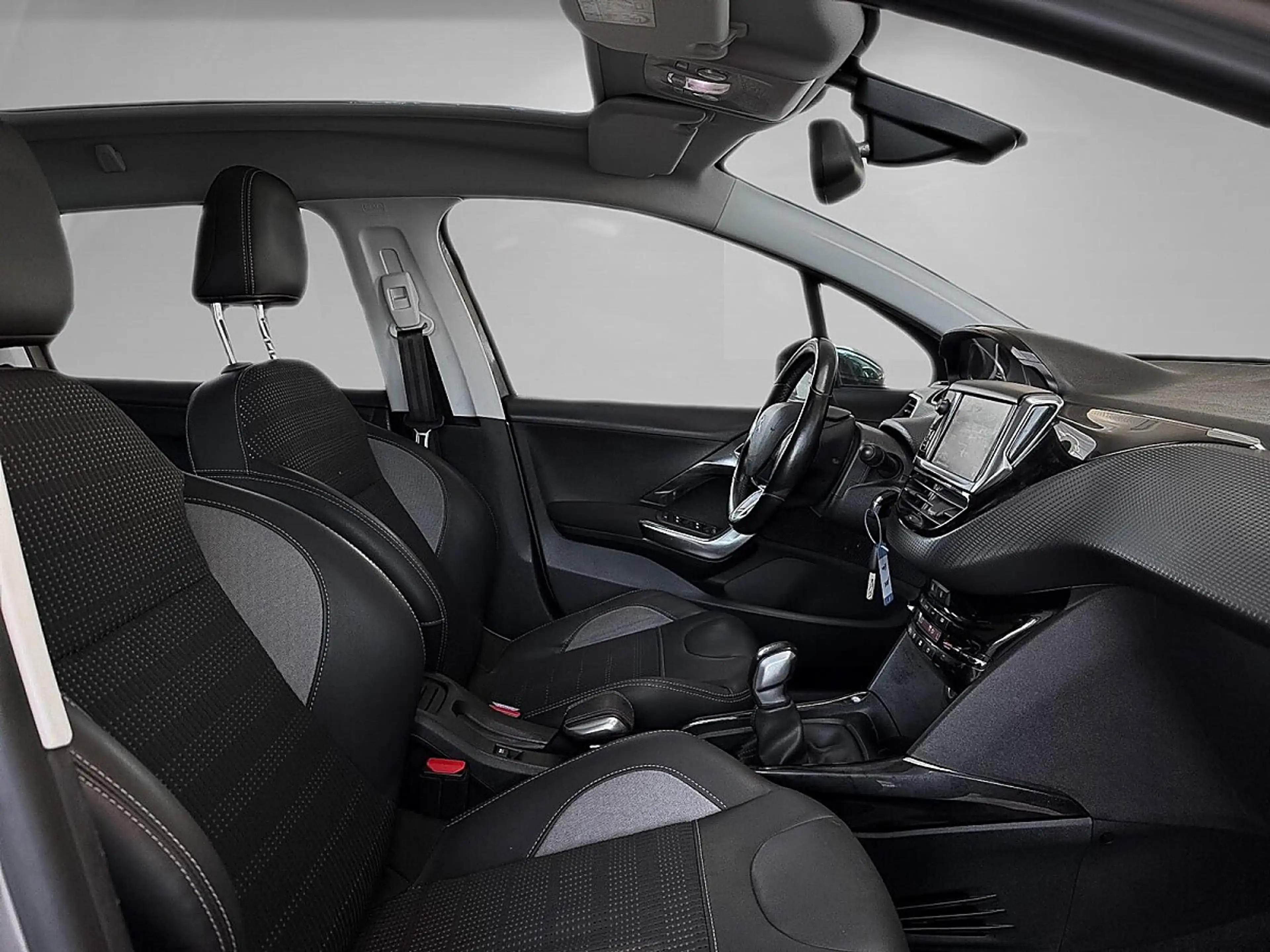 Peugeot 2008 1,2 PureTech 110 S&S Allure | PICKERL BIS 03/20... — photo 8