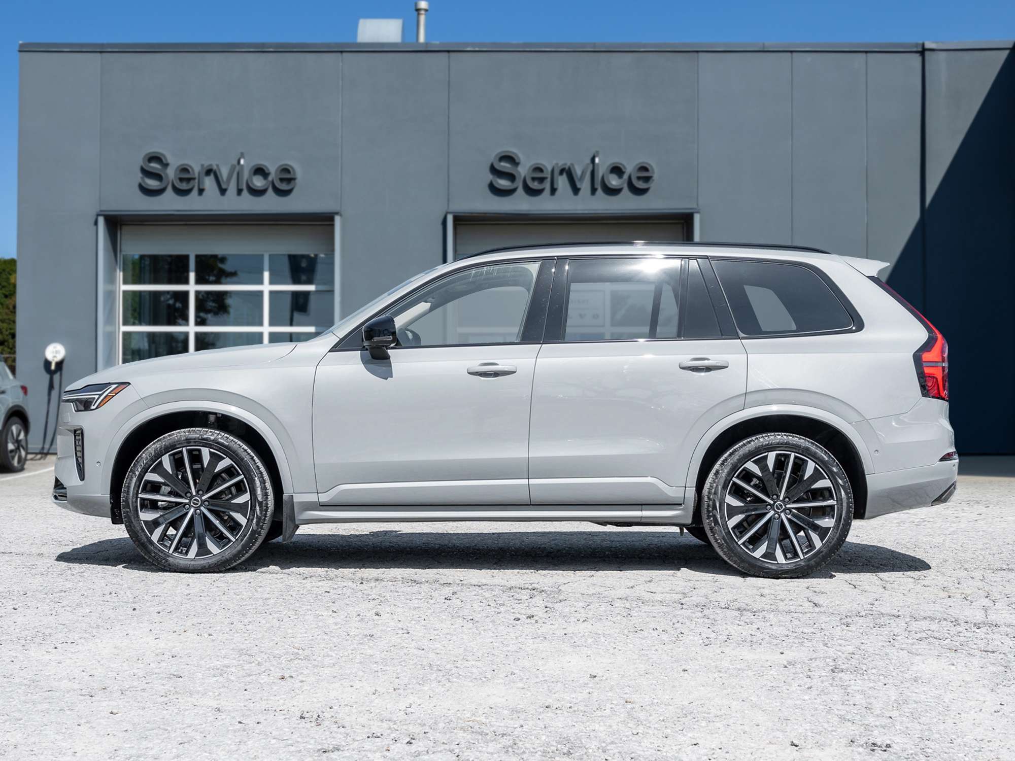 2026 Volvo XC90 B6 AWD PLUS Dark Theme |VOLVO CPO RATE fr 2.99%* alt 4