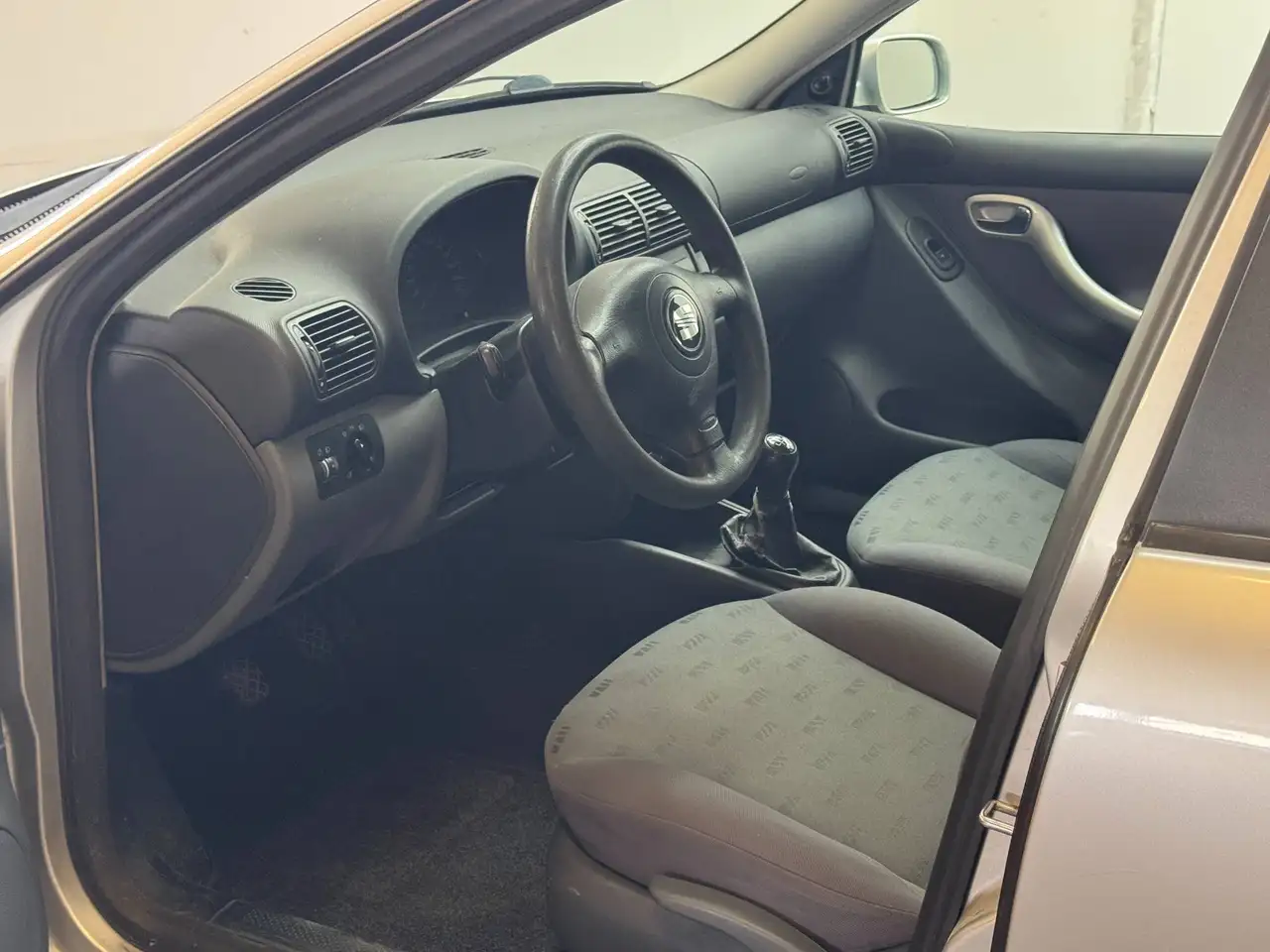 SEAT Leon 1.4 16V Stella TÜV NEU Wenig KM, foto 5
