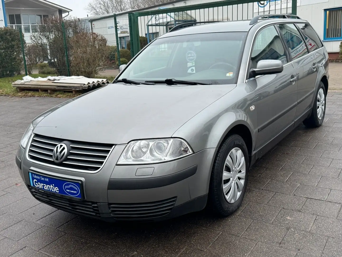 Volkswagen Passat Variant 1.9 TDI TÜV 12-2026 AHK GARANTIE Сірий - 1