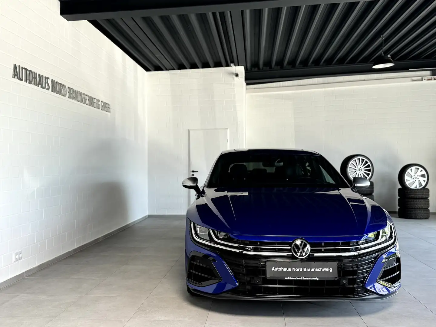 Volkswagen Arteon Shooting Brake R 2.0 TSI*IQ*Pano*AHK*360* Blauw - 2