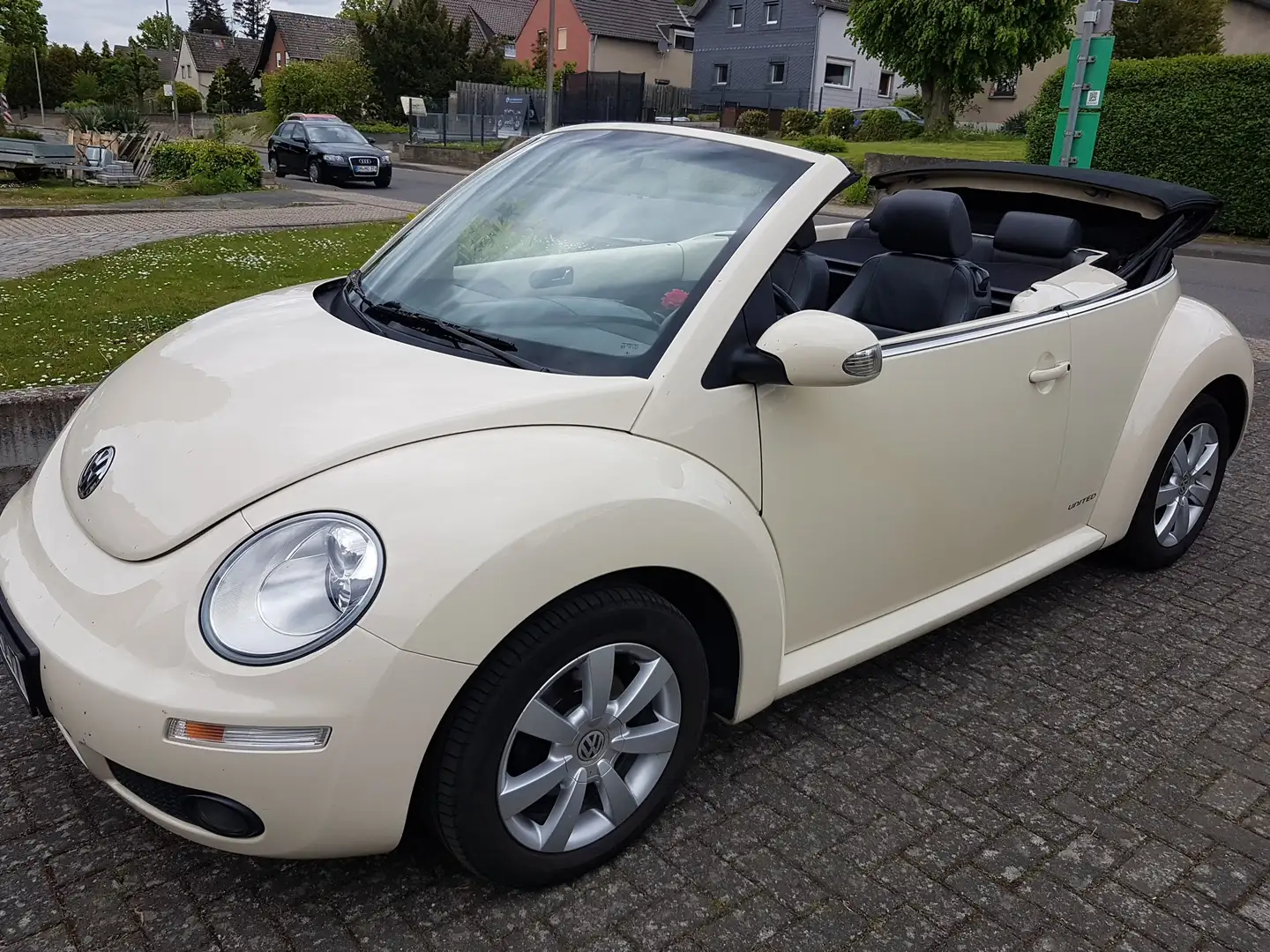 Volkswagen New Beetle New Beetle Cabriolet 1.6 United Beżowy - 1