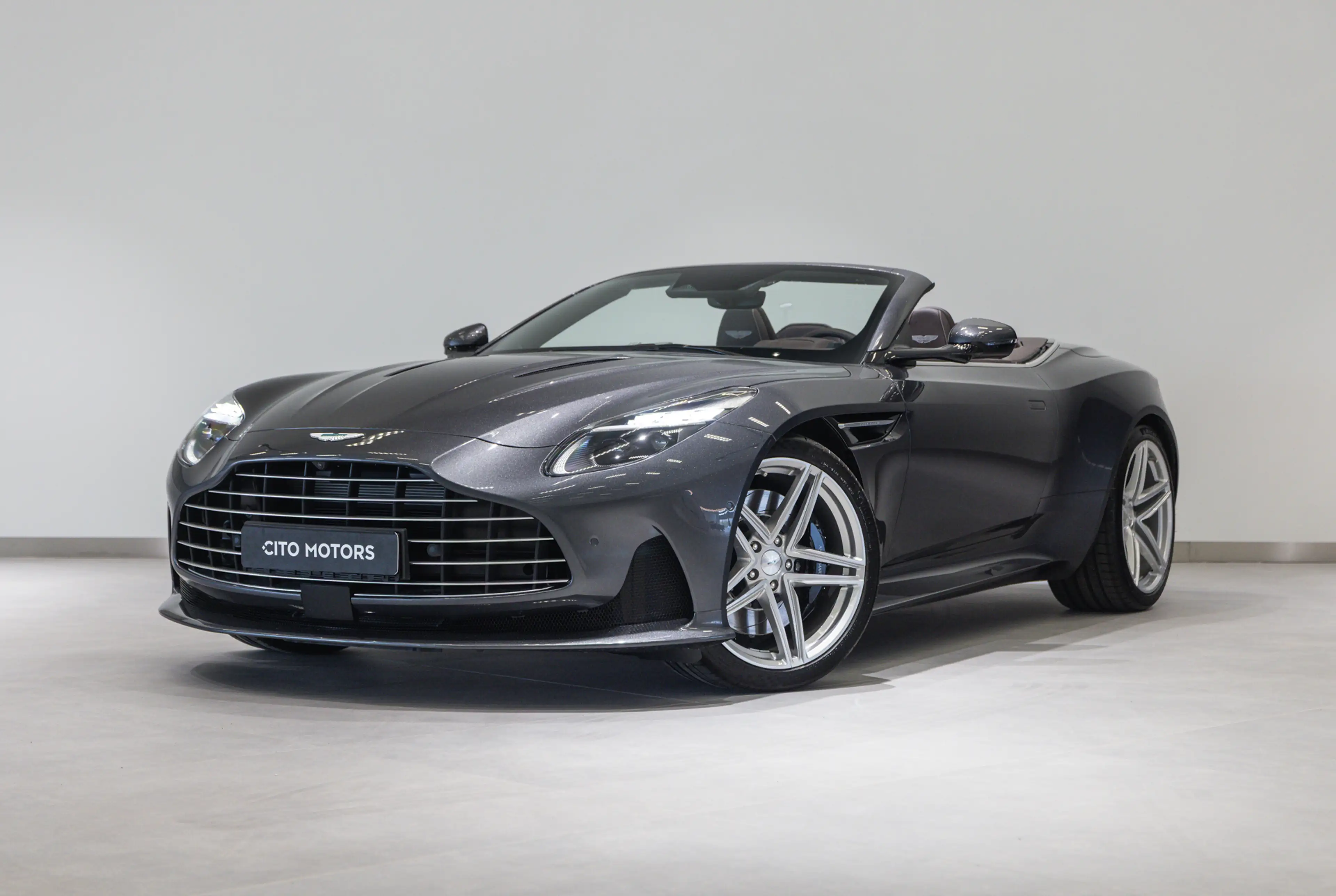 Aston Martin DB12 Volante
