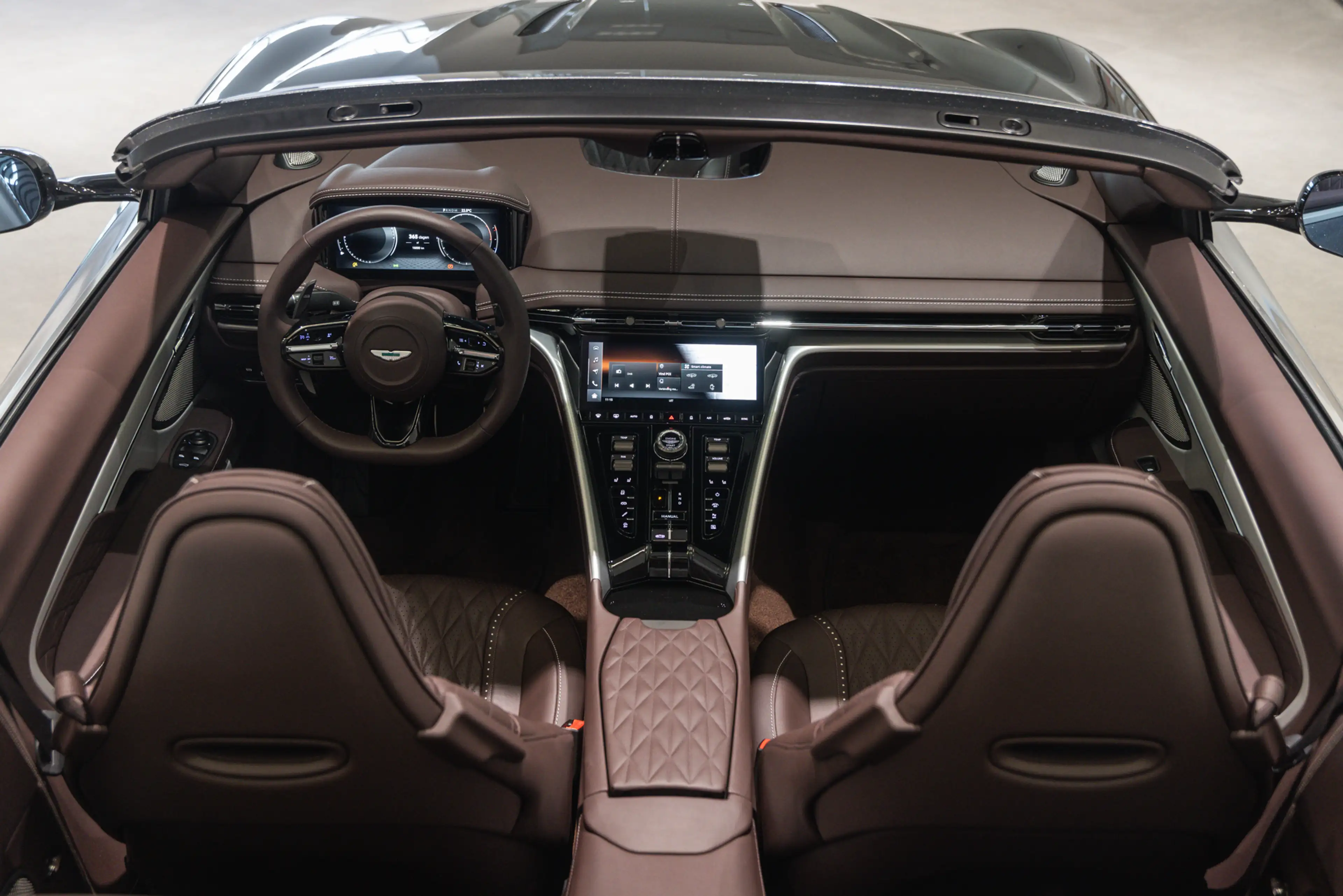 Aston Martin DB12 Volante — photo 4