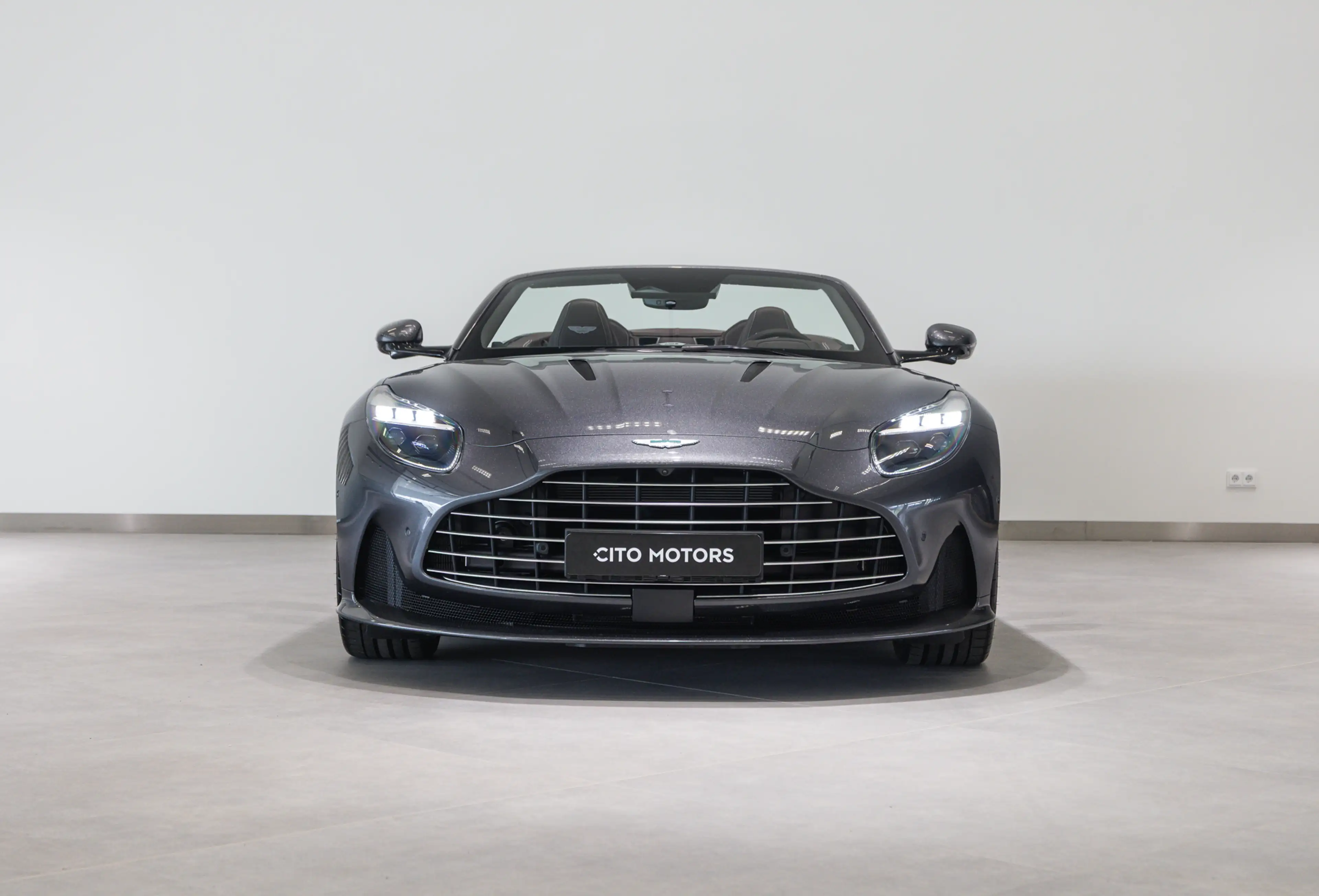 Aston Martin DB12 Volante — photo 12