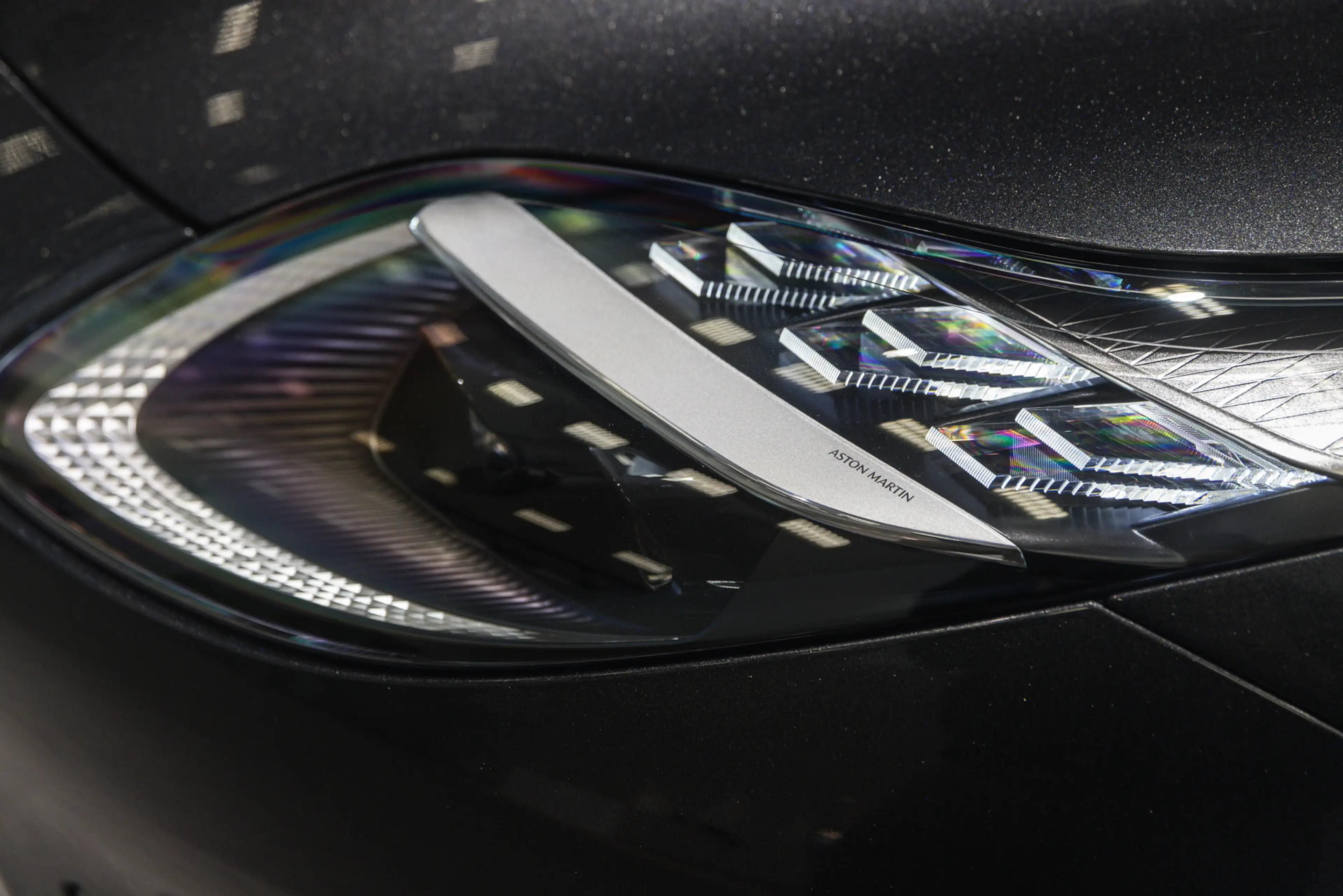 Aston Martin DB12 Volante — photo 5