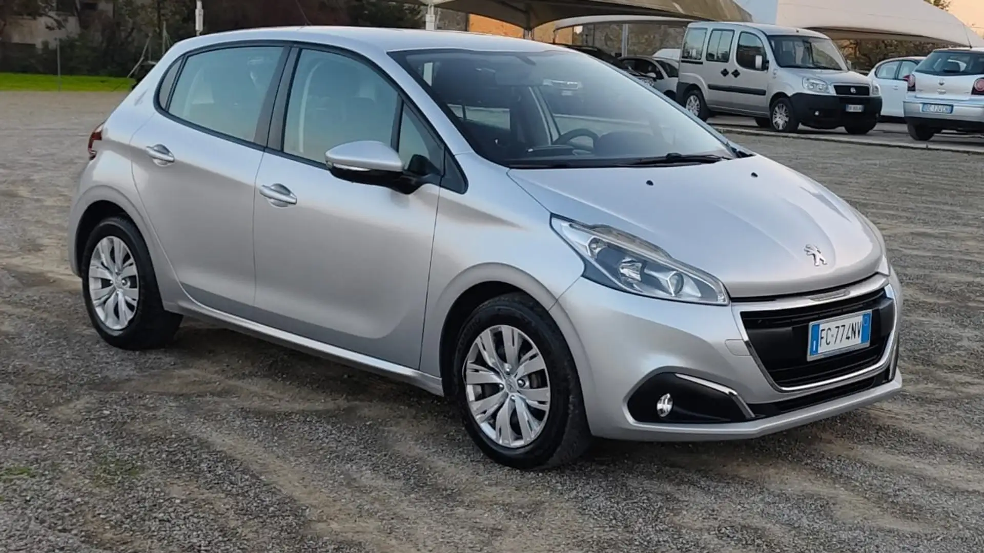 Peugeot 208 Grigio - 1