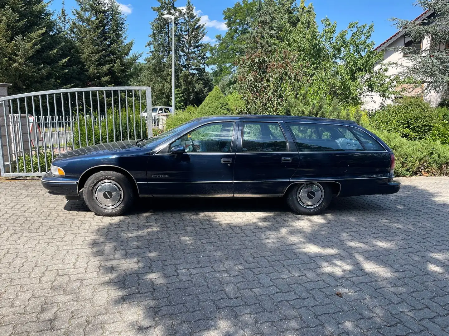 Chevrolet Caprice Kombi 350 EFI Blau - 2