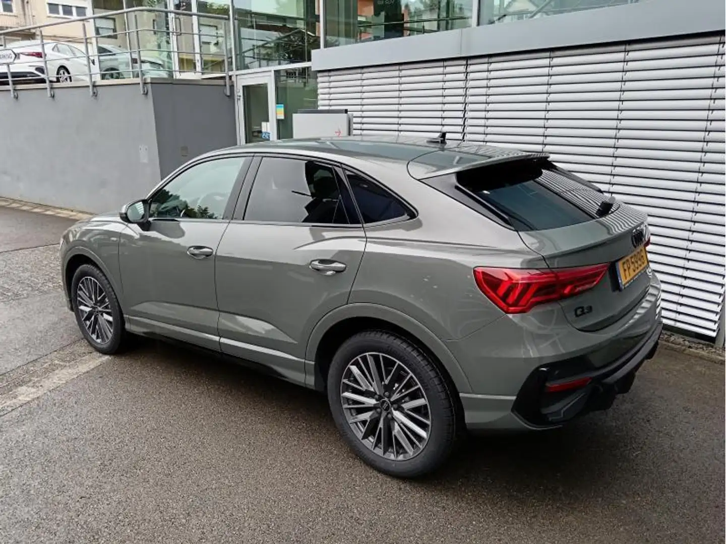 Audi Q3 Sportback S-line 40 TDI quattr Gris - 2
