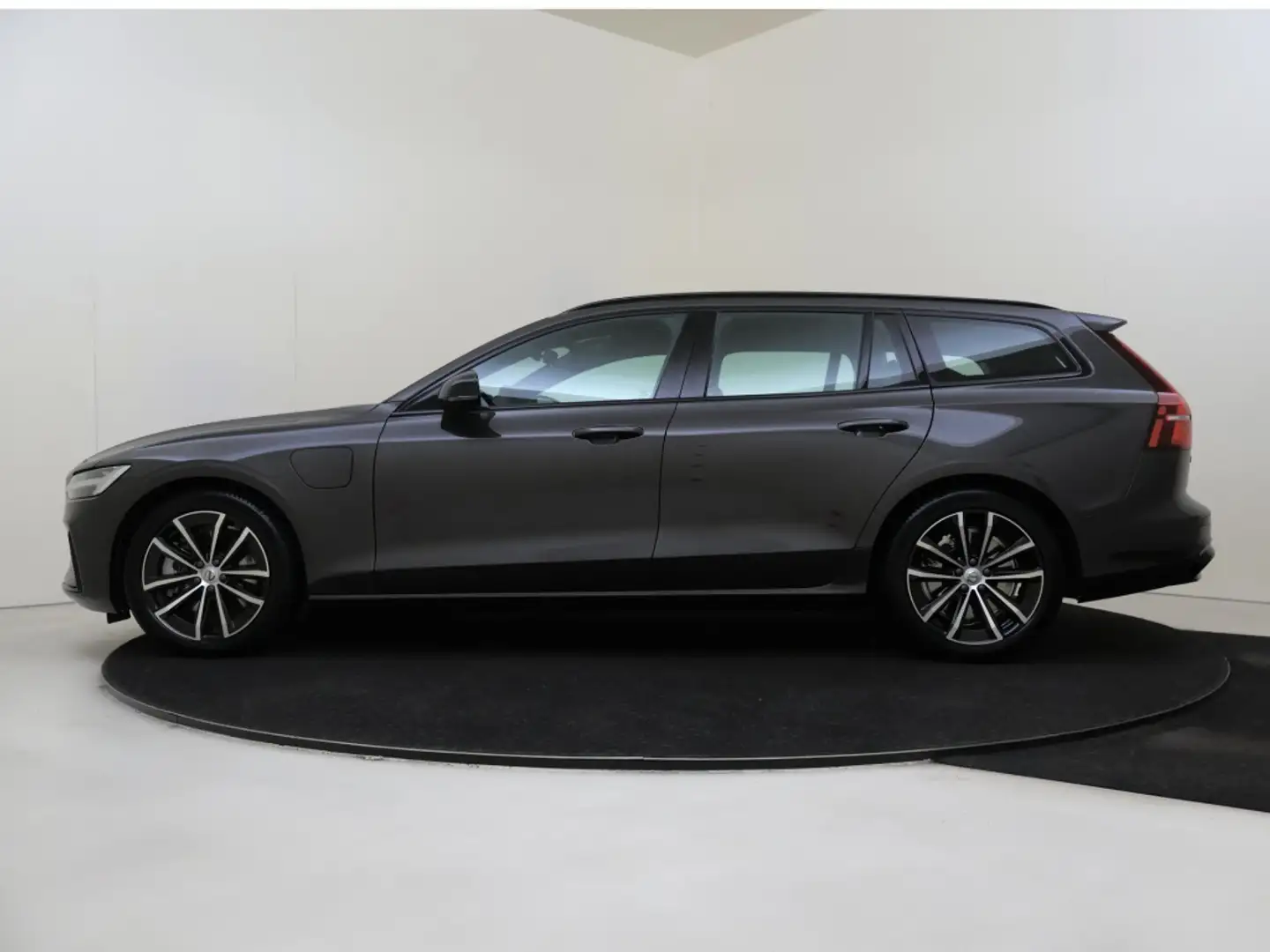 Volvo V60 2.0 T6 AWD + Dark | Trekhaak | Harman & Kardon | Grau - 2