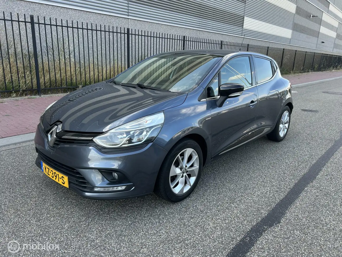Renault Clio 0.9 TCe Limited Grijs - 2