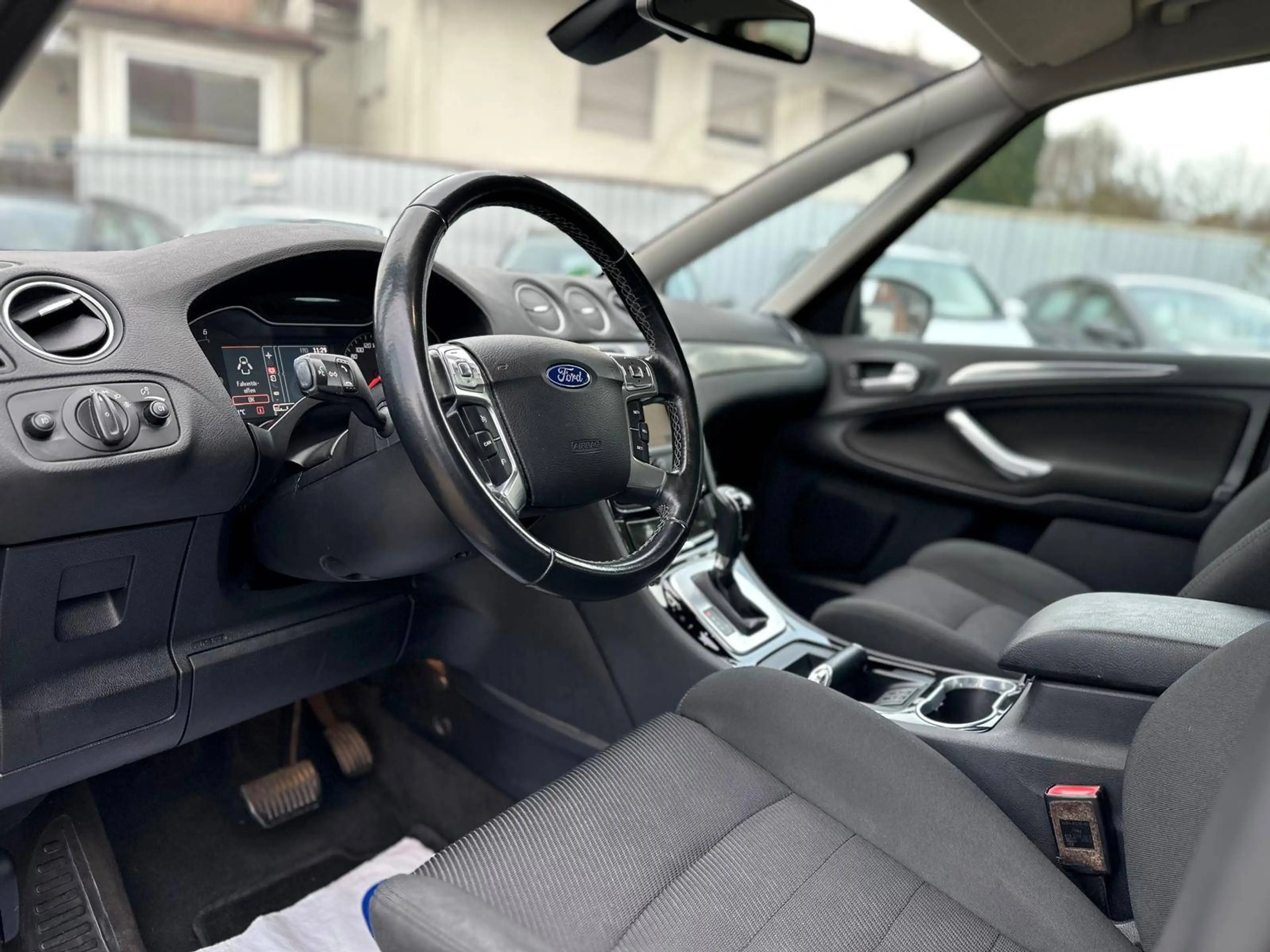 Ford S-Max 2.0 Titanium SHZ PDC AHK Xenon Automatik Navi — photo 11