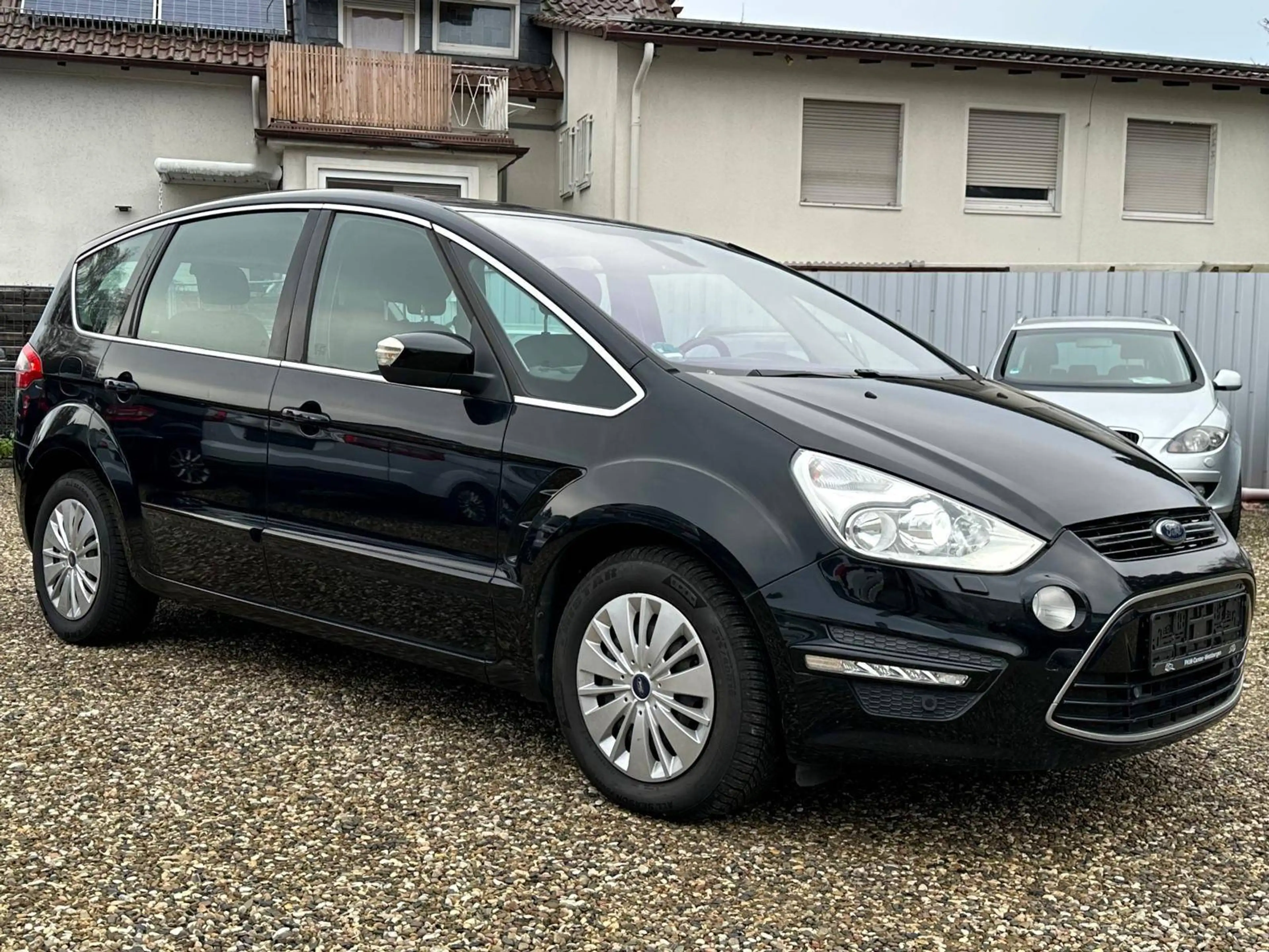 Ford S-Max 2.0 Titanium SHZ PDC AHK Xenon Automatik Navi