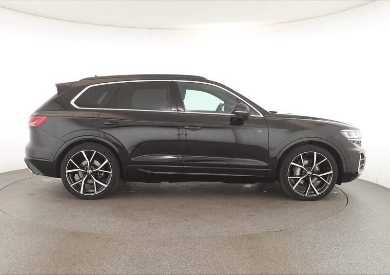 Volkswagen Touareg 3.0 TDI 4M R-Line Leder Pano DCC 22" AHK — photo 5