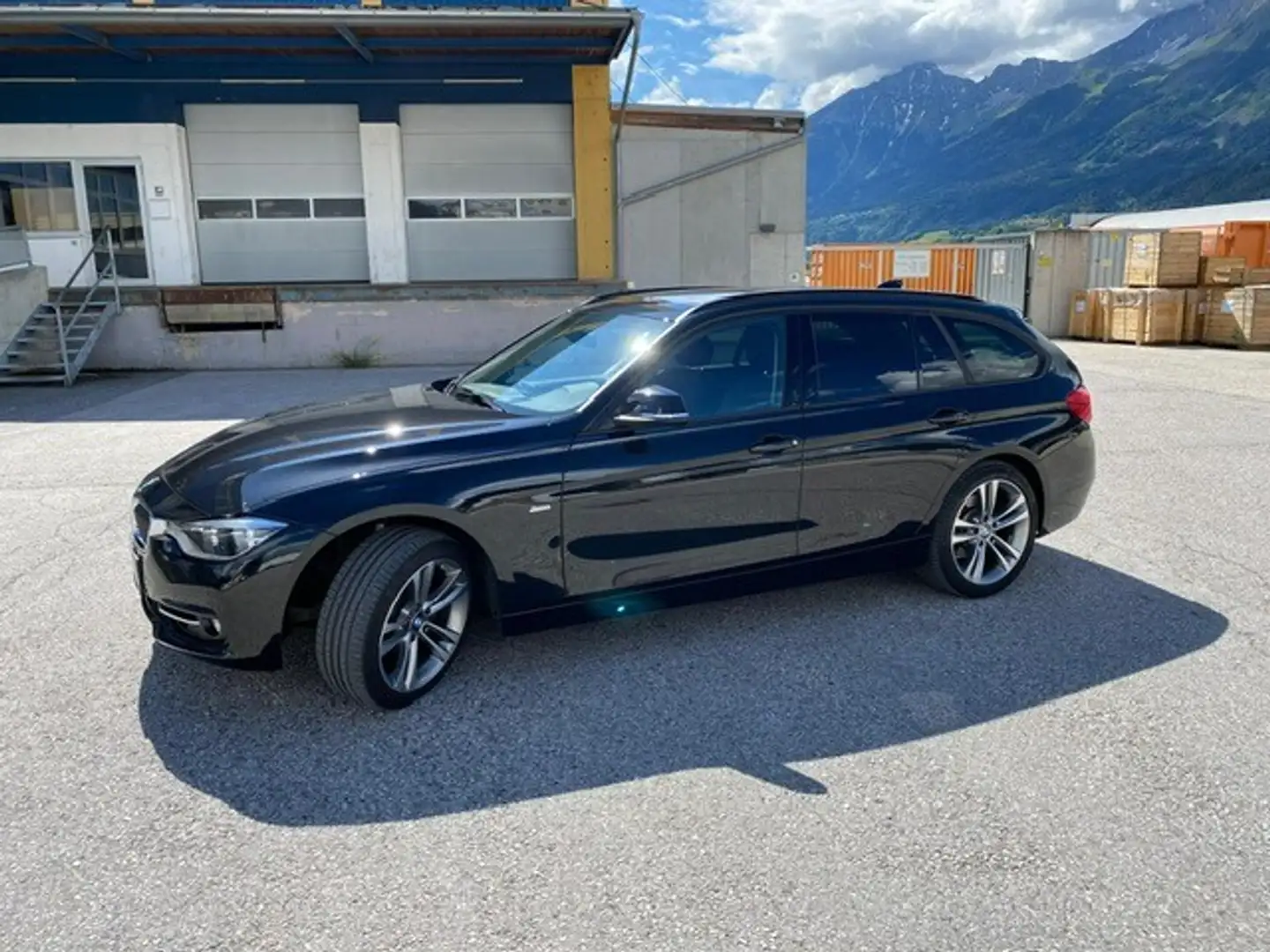 BMW 330 i xDrive Touring Sport Line Aut. Schwarz - 1