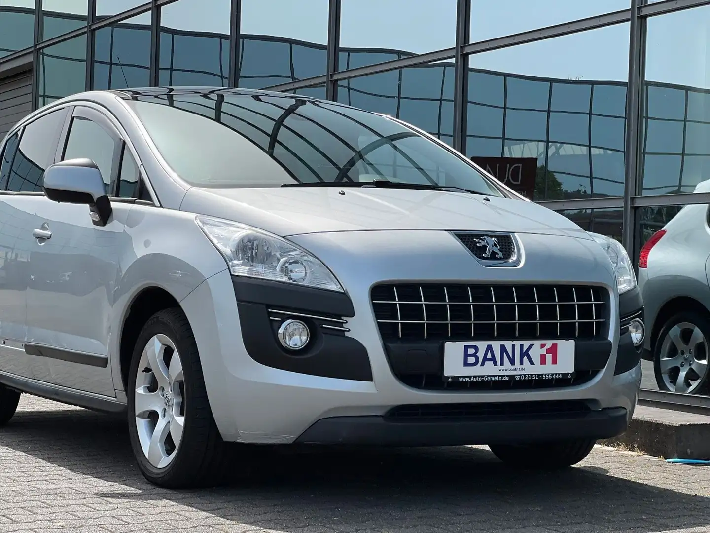 Peugeot 3008 Premium 2.0 AUT Klima PDC Navi AHK Grau - 1