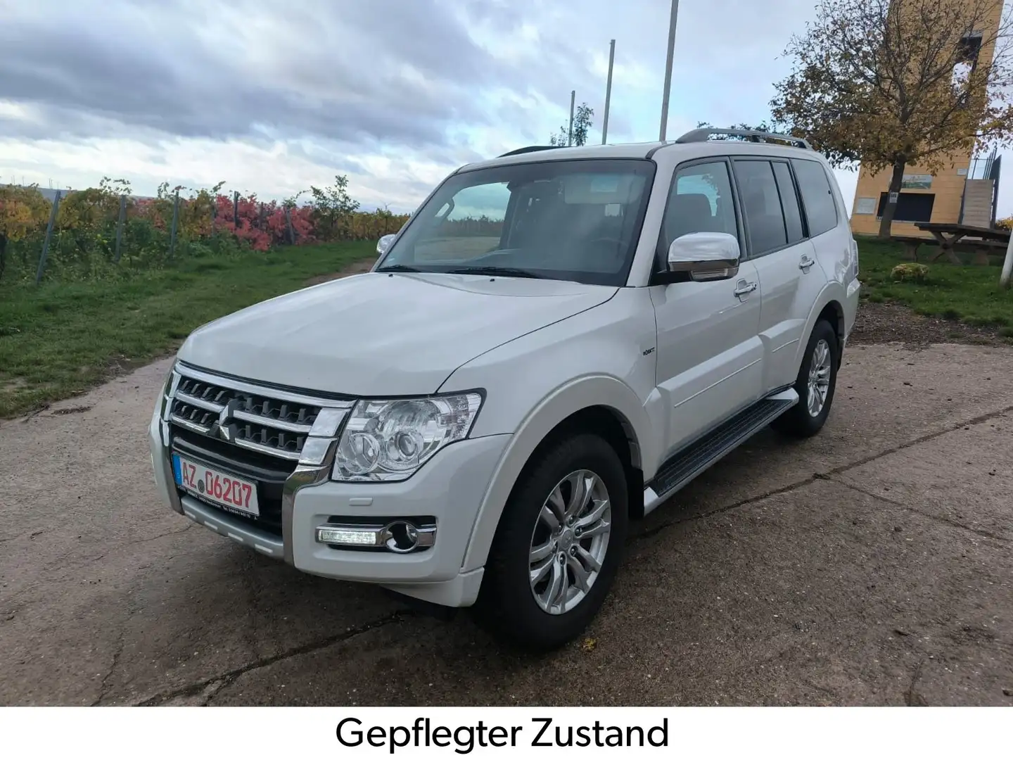 Mitsubishi Pajero 3,2 DI-D 4WD Top Automatik VOLL. AHK Weiß - 2