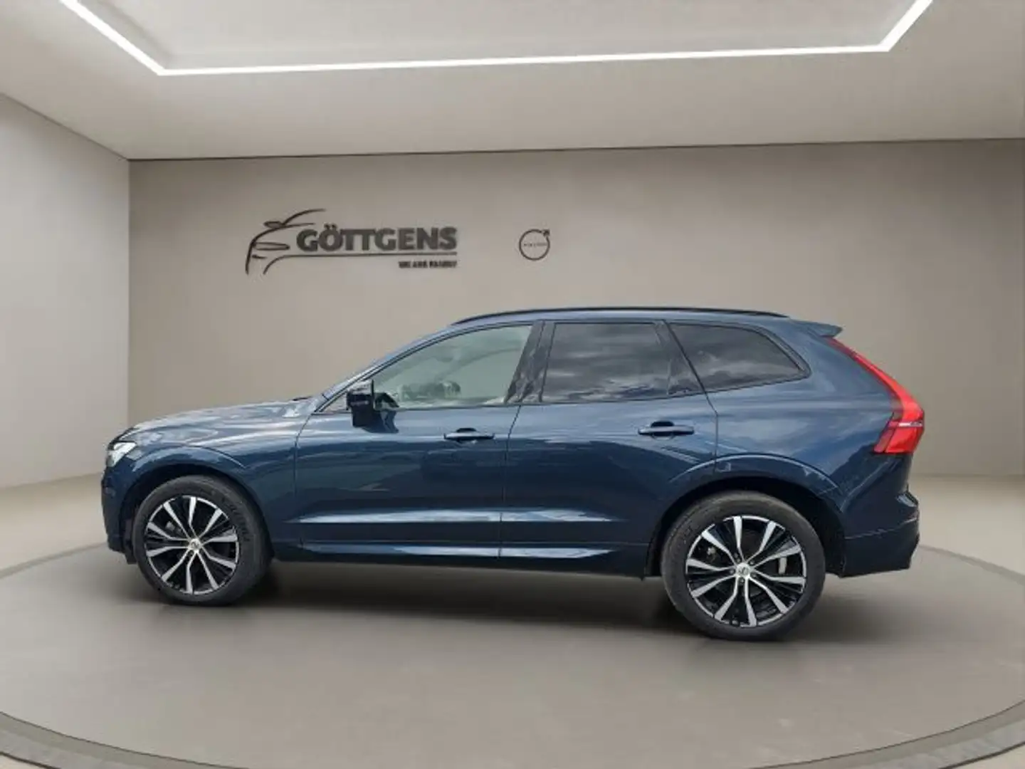 Volvo XC60 B5  AWD Ultimate Dark AHK NAVI 360° STANDH.LE Blau - 2