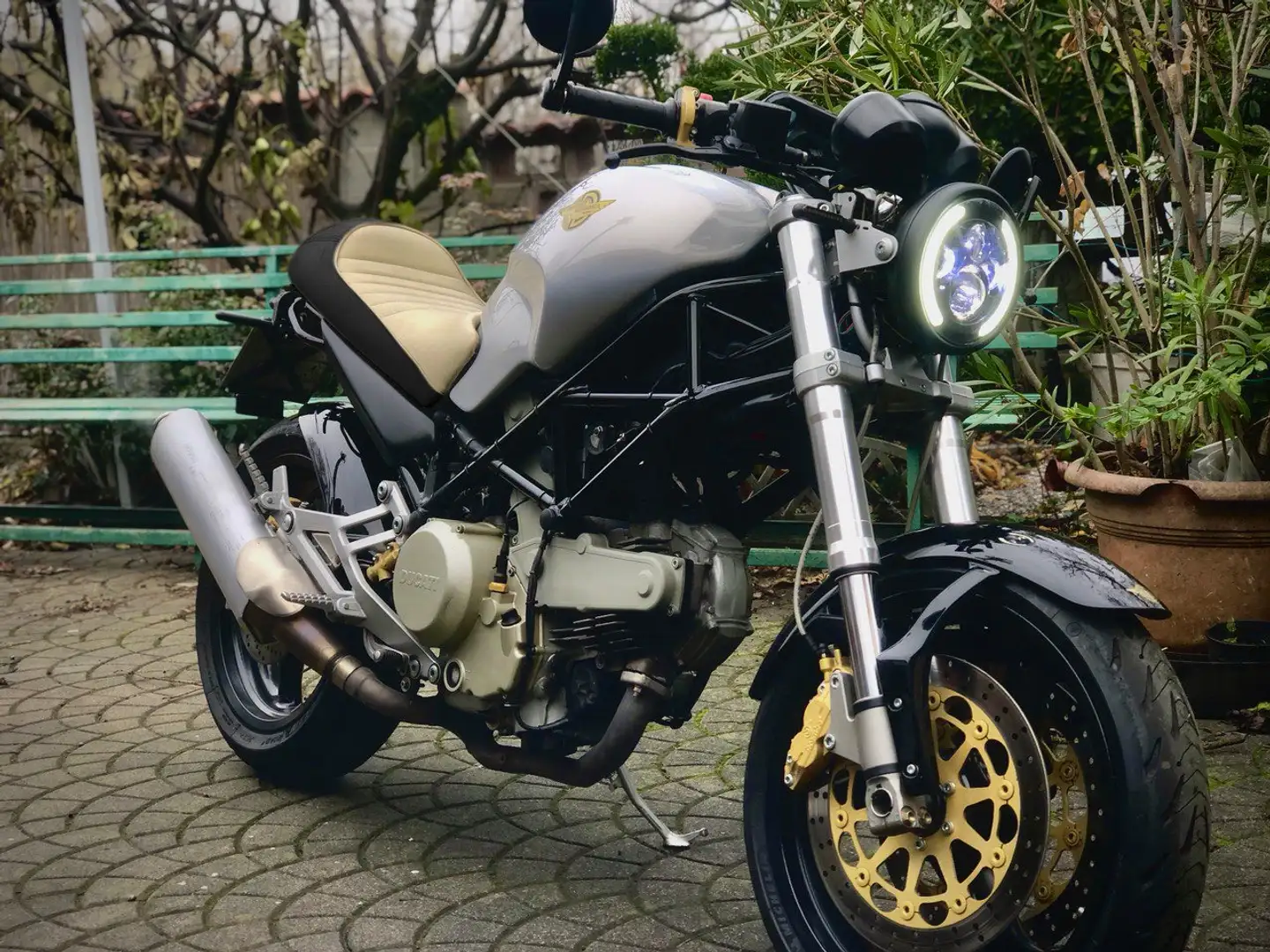 Ducati Monster 620 Silver - 2
