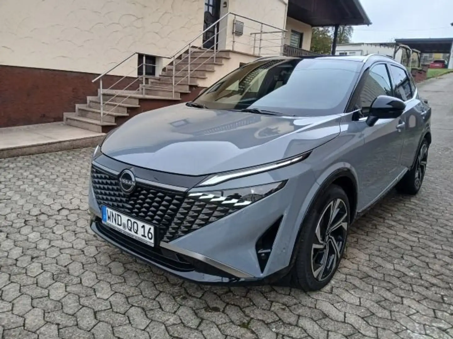 Nissan Qashqai 1.5 VC-T Tekna+ e-Power BOSE Massagesitz Grau - 2