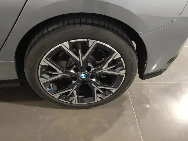 BMW 1 Series view 17