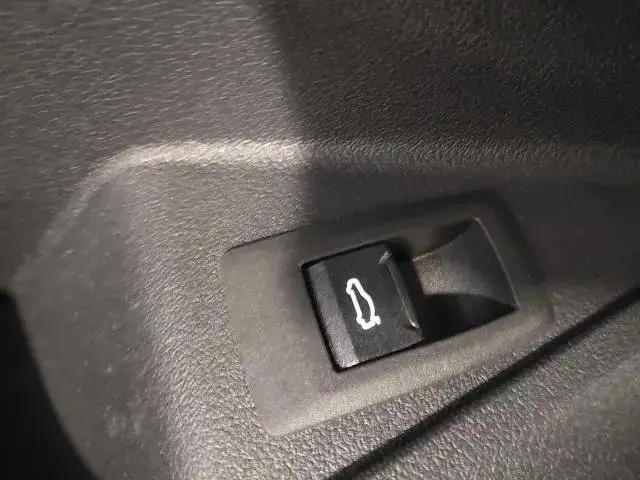 BMW 1 Series view 14