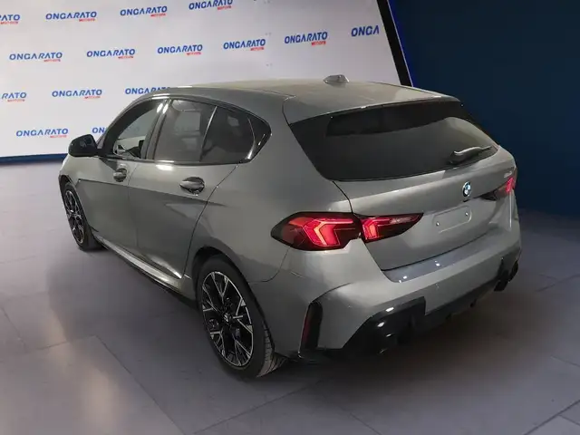 BMW 1 Series view 6
