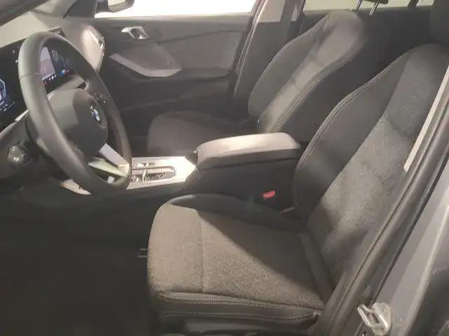 BMW 1 Series view 15