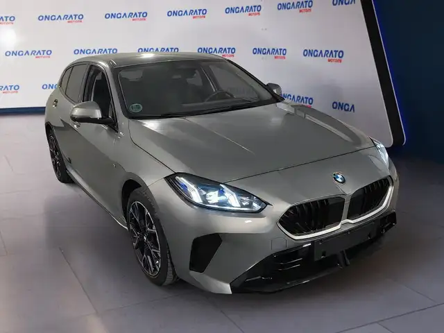 BMW 1 Series view 3