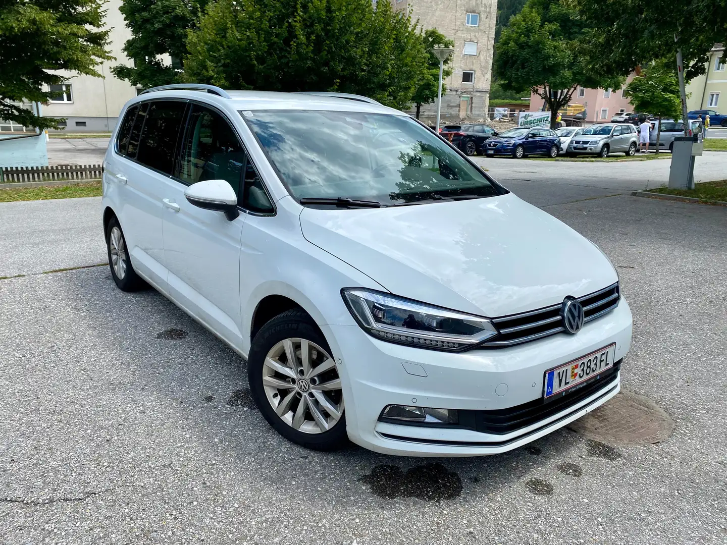 Volkswagen Touran Touran Highline 2,0 SCR TDI DSG Highline Weiß - 2
