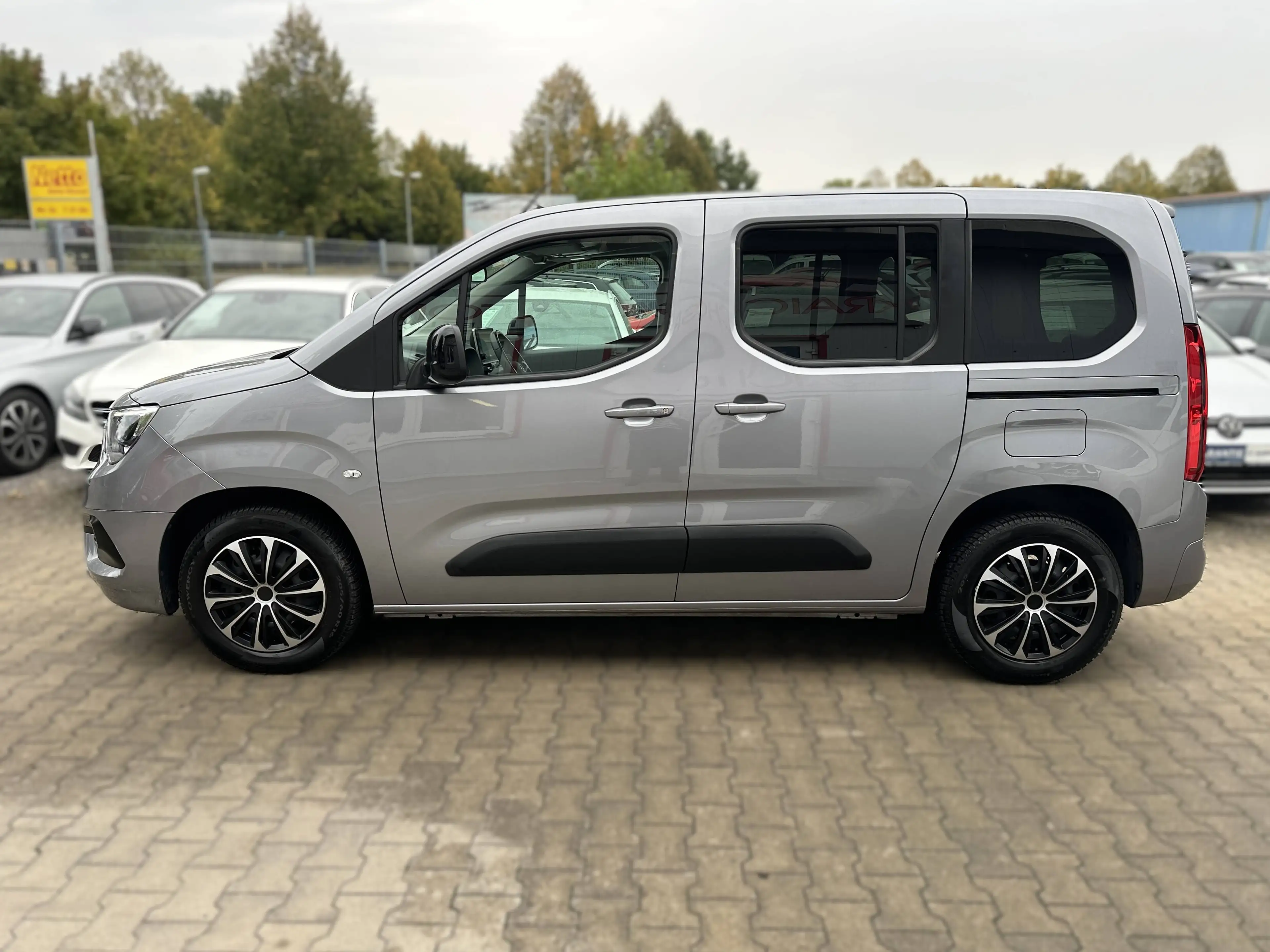Opel Combo Life 1.5D*nur 25TKm*Navi*Standheizg*Klimaauto*2xSchiebetüren — photo 2