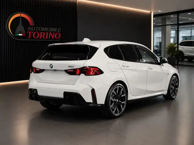 BMW 1 Series view 2