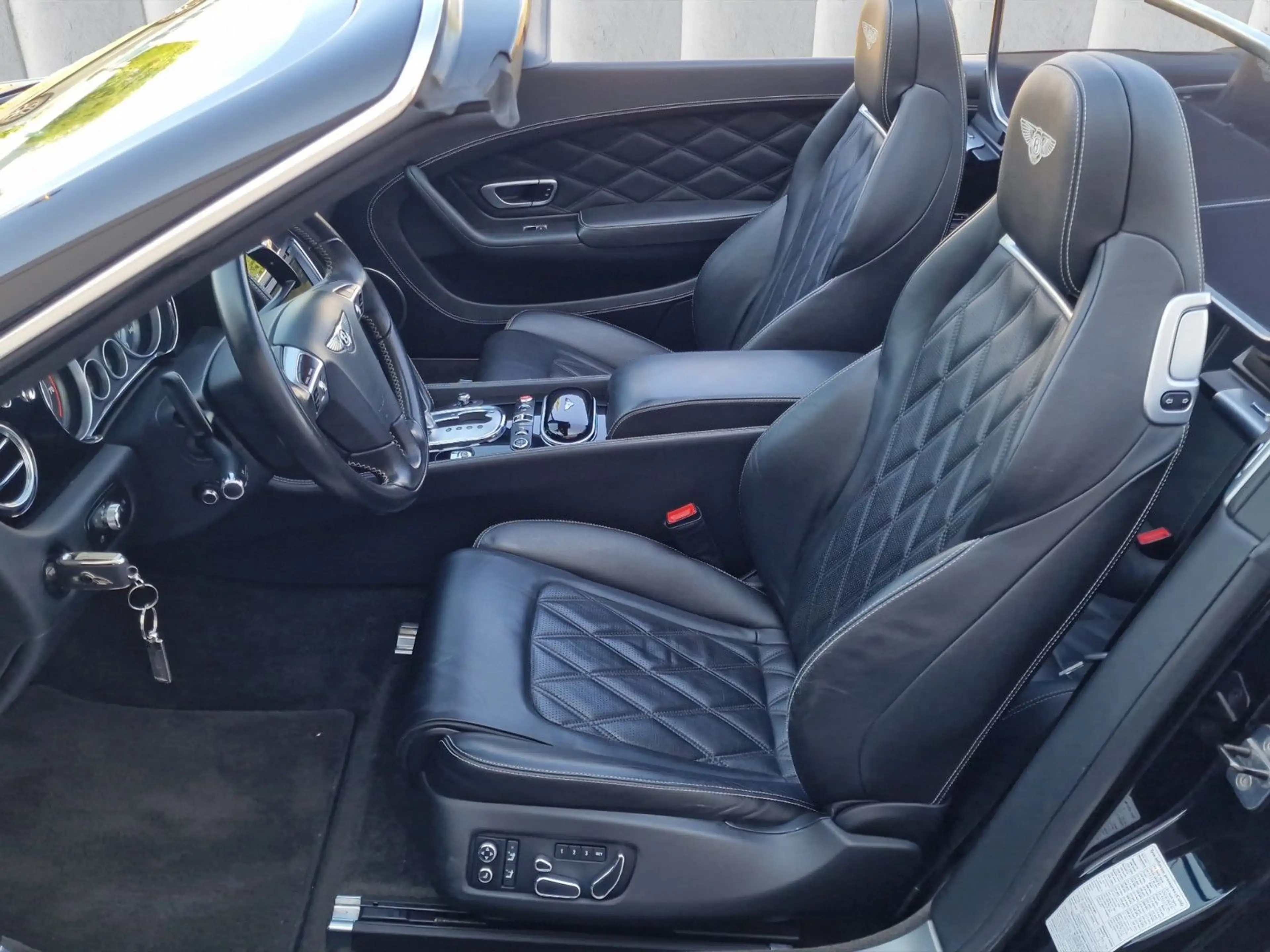 Bentley Continental GTC V8 Mulliner — photo 5