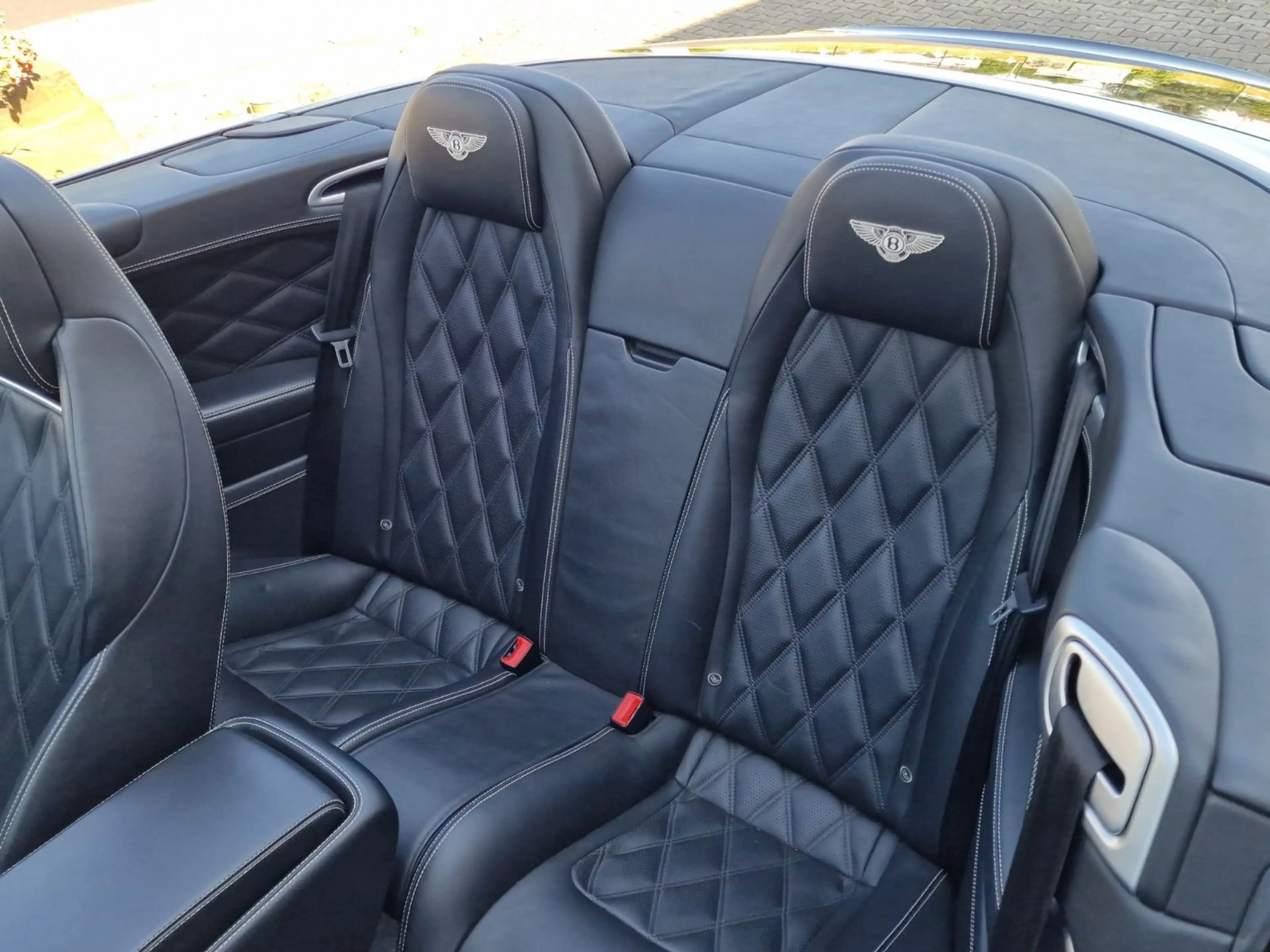 Bentley Continental GTC V8 Mulliner — photo 12